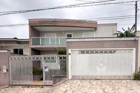 Casa para alugar com 325m², 4 quartos e 5 vagasFachada