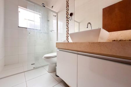 Casa para alugar com 325m², 4 quartos e 5 vagasBanheiro da Suíte 2