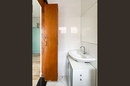 Casa para alugar com 325m², 4 quartos e 5 vagasBanheiro de serviço