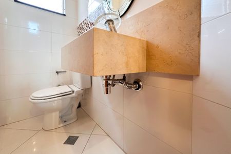 Casa para alugar com 325m², 4 quartos e 5 vagasLavabo