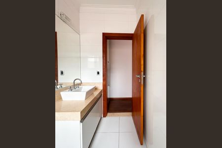 Casa para alugar com 325m², 4 quartos e 5 vagasBanheiro da Suíte 2