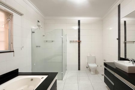 Casa para alugar com 325m², 4 quartos e 5 vagasBanheiro da Suíte 3