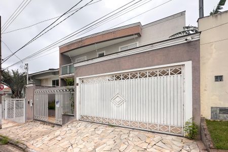 Casa para alugar com 325m², 4 quartos e 5 vagasFachada