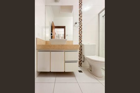 Casa para alugar com 325m², 4 quartos e 5 vagasBanheiro da Suíte 1