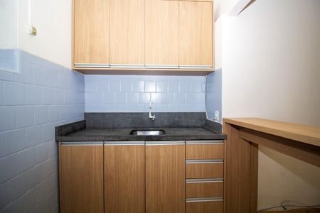 Sala / Cozinha  de apartamento para alugar com 2 quartos, 43m² em Menino Deus, Porto Alegre