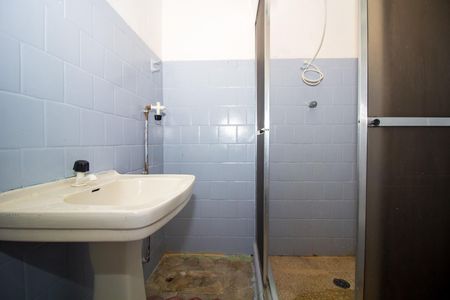 Banheiro 1 de apartamento para alugar com 2 quartos, 43m² em Menino Deus, Porto Alegre