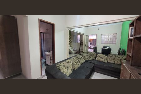 Casa para alugar com 200m², 3 quartos e 3 vagas Casa para alugar com 200m², 3 quartos e 3 vagassala