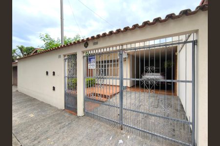 Casa à venda com 138m², 3 quartos e 3 vagasFachada