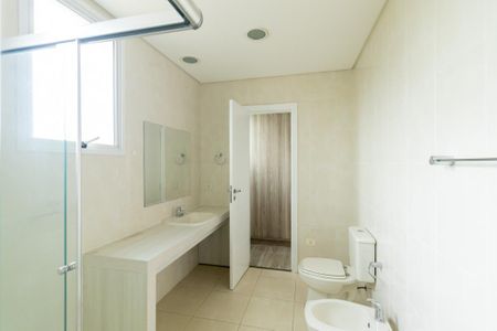 Apartamento para alugar com 187m², 4 quartos e sem vaga Apartamento para alugar com 187m², 4 quartos e sem vagaBanheiro da Suíte 1