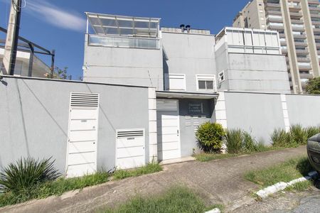 Casa de condomínio à venda com 115m², 2 quartos e 2 vagasFachada