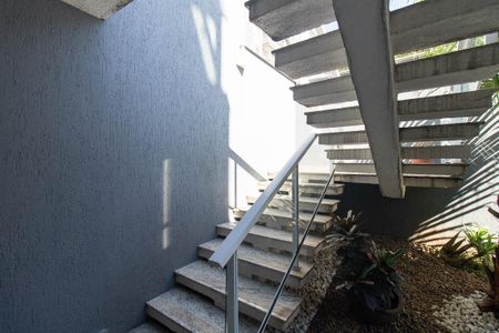 Casa de condomínio à venda com 115m², 2 quartos e 2 vagasEscada da Garagem