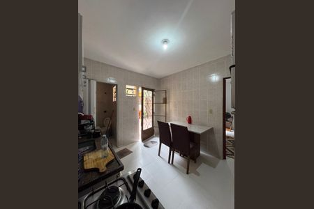 Casa à venda com 161m², 3 quartos e 2 vagasCasa 3 - Cozinha