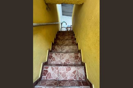 Casa à venda com 161m², 3 quartos e 2 vagasEscada