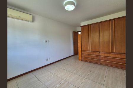 Casa de condomínio à venda com 416m², 4 quartos e 2 vagas