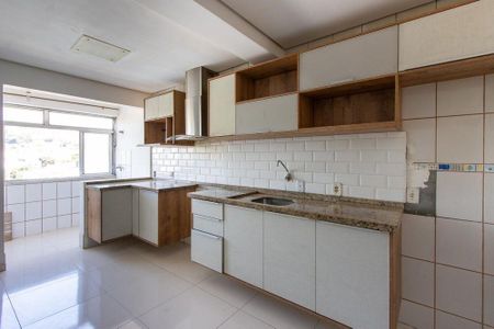 Cozinha de apartamento para alugar com 3 quartos, 79m² em Cristal, Porto Alegre