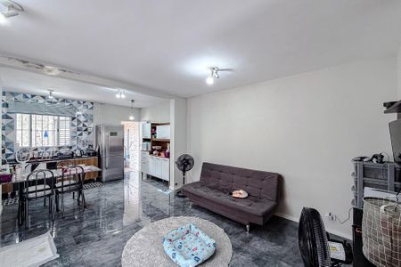 Casa para alugar com 240m², 4 quartos e 4 vagas Casa para alugar com 240m², 4 quartos e 4 vagasSala (Casa 2)