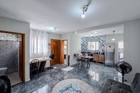 Casa para alugar com 240m², 4 quartos e 4 vagas Casa para alugar com 240m², 4 quartos e 4 vagasSala (Casa 2)