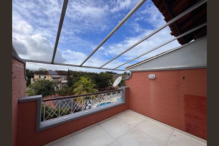 Casa de condomínio para alugar com 220m², 3 quartos e 2 vagas Casa de condomínio para alugar com 220m², 3 quartos e 2 vagasSuíte 2 - Varanda