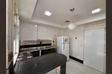 Casa de condomínio para alugar com 220m², 3 quartos e 2 vagas Casa de condomínio para alugar com 220m², 3 quartos e 2 vagasCozinha