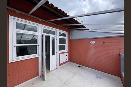 Casa de condomínio para alugar com 220m², 3 quartos e 2 vagas Casa de condomínio para alugar com 220m², 3 quartos e 2 vagasSuíte 2 - Varanda