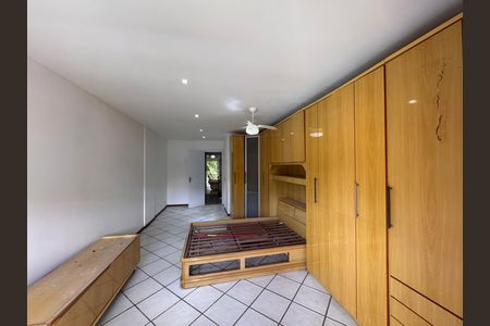 Casa de condomínio para alugar com 220m², 3 quartos e 2 vagas Casa de condomínio para alugar com 220m², 3 quartos e 2 vagasSuíte 1