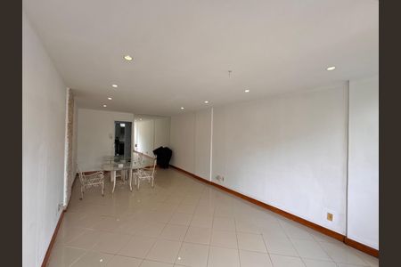 Sala de casa de condomínio para alugar com 3 quartos, 220m² em Recreio dos Bandeirantes, Rio de Janeiro