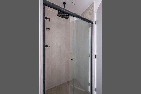 Banheiro de kitnet/studio para alugar com 1 quarto, 31m² em Pinheiros, São Paulo