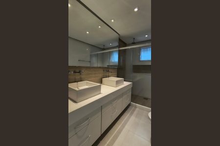 Apartamento à venda com 197m², 3 quartos e 2 vagasBanheiro da Suíte 1