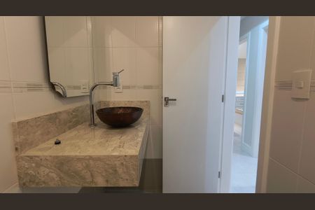 Apartamento à venda com 197m², 3 quartos e 2 vagasBanheiro Social 