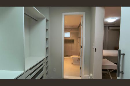 Apartamento à venda com 197m², 3 quartos e 2 vagasCloset da Suíte 1