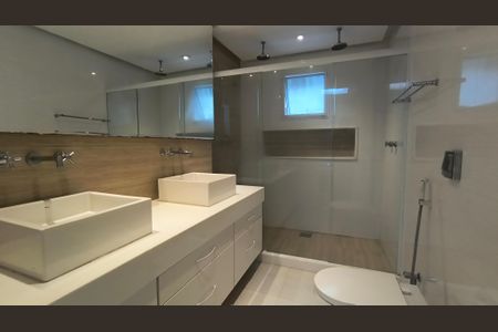 Apartamento à venda com 197m², 3 quartos e 2 vagasBanheiro da Suíte 1