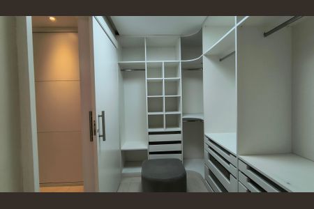 Apartamento à venda com 197m², 3 quartos e 2 vagasCloset da Suíte 1