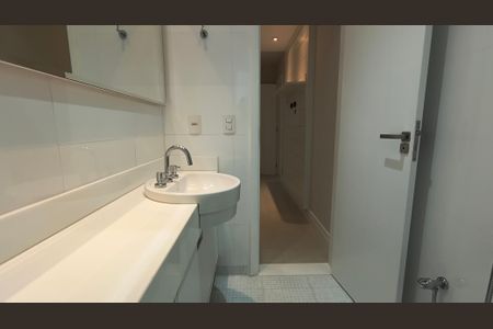 Apartamento à venda com 197m², 3 quartos e 2 vagasBanheiro da Suíte 2
