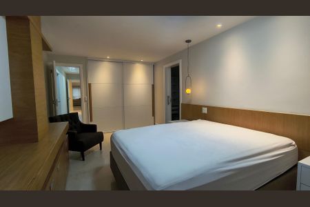 Apartamento à venda com 197m², 3 quartos e 2 vagasSuíte 1