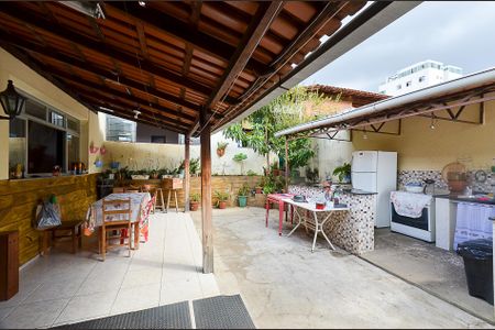 Casa à venda com 320m², 4 quartos e 2 vagasÁrea Externa