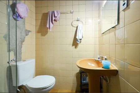 Casa à venda com 320m², 4 quartos e 2 vagasBanheiro de serviço