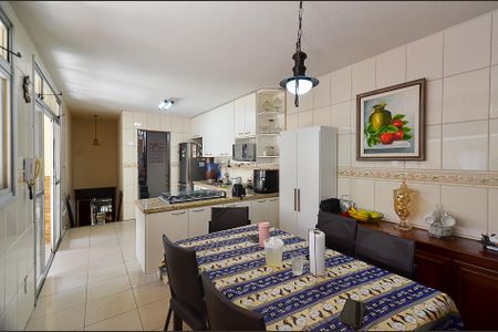 Casa à venda com 320m², 4 quartos e 2 vagasCozinha