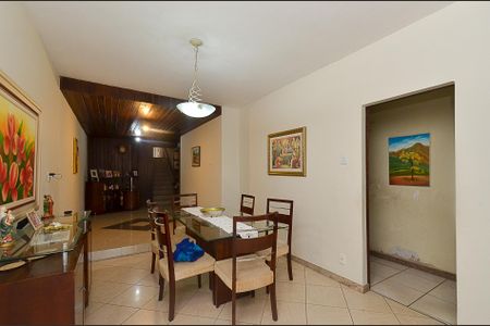 Casa à venda com 320m², 4 quartos e 2 vagasSala de Jantar