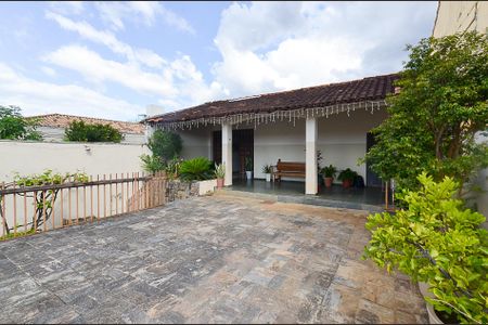 Casa à venda com 320m², 4 quartos e 2 vagasVaranda