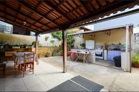 Casa à venda com 320m², 4 quartos e 2 vagasÁrea Externa