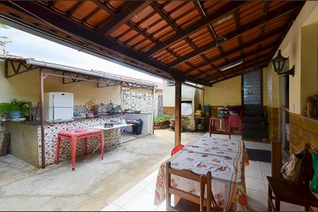 Casa à venda com 320m², 4 quartos e 2 vagasÁrea Externa