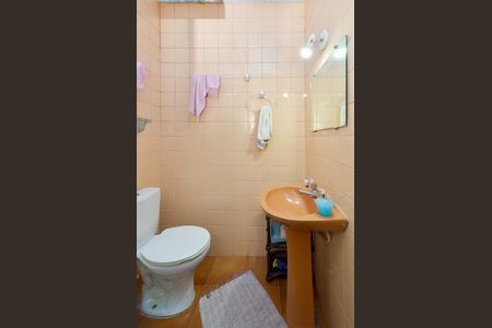 Casa à venda com 320m², 4 quartos e 2 vagasBanheiro de serviço