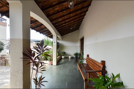 Casa à venda com 320m², 4 quartos e 2 vagasVaranda