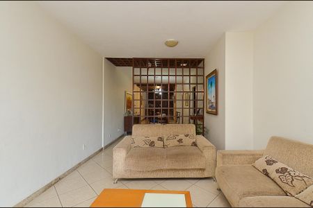 Casa à venda com 320m², 4 quartos e 2 vagasSala de Estar