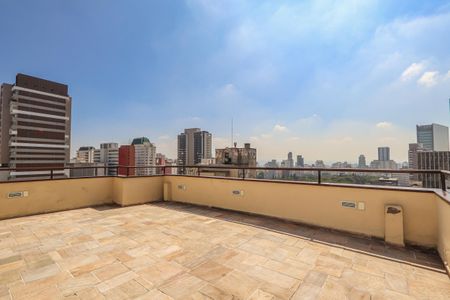 Apartamento à venda com 56m², 2 quartos e 1 vagaVaranda com vista para a cidade, com piso de pedra e iluminação natural.