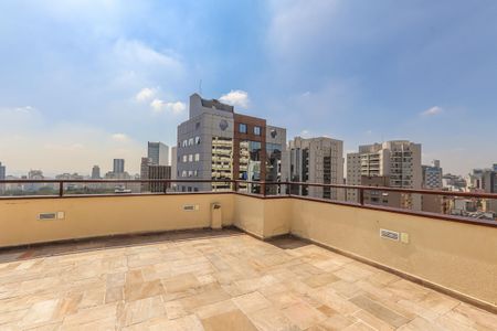 Apartamento à venda com 56m², 2 quartos e 1 vagaVaranda com vista para a cidade, com piso de pedra e iluminação natural.