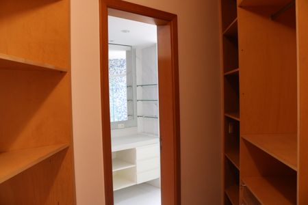 Apartamento para alugar com 230m², 3 quartos e 4 vagasSuíte 2