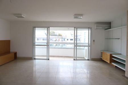 Apartamento para alugar com 230m², 3 quartos e 4 vagasSala