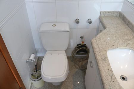 Apartamento para alugar com 230m², 3 quartos e 4 vagasBanheiro da Suíte