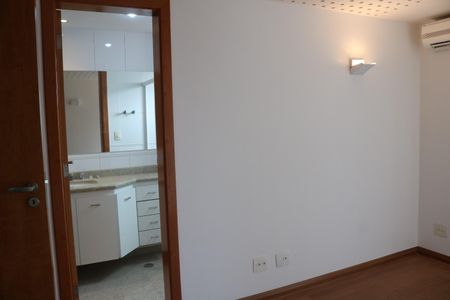 Apartamento para alugar com 230m², 3 quartos e 4 vagasSuíte